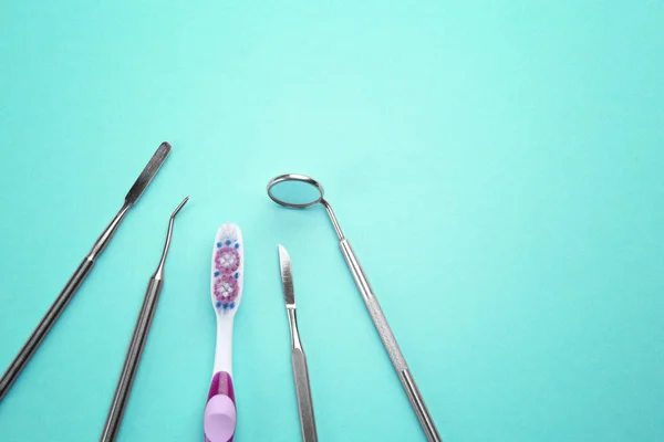 Brosse à dents et instruments dentaires — Photo