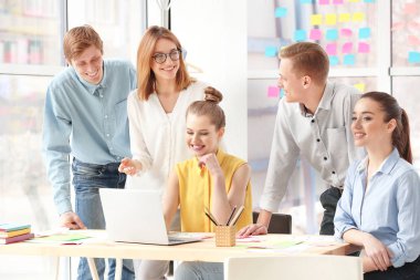 Takım genç pazarlama yöneticileri  