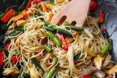 Pirinç noodle sebzeli