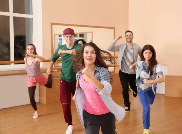 Group Young Hip Hop Dancers Studio — Stock Photo, Image