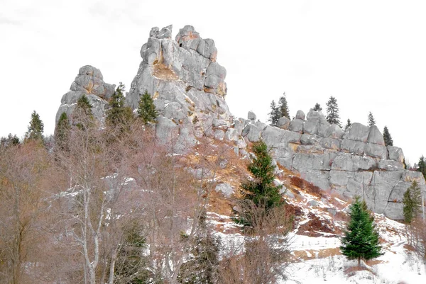 Краєвид з камінням на курорті — стокове фото