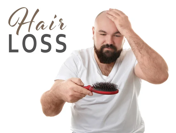 Concepto de pérdida de cabello. Hombre con cepillo sobre fondo blanco — Foto de Stock