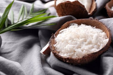 Hindistan cevizi talaşı ile kompozisyon 