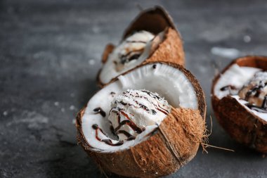 Rendelenmiş hindistan cevizi ile dondurma