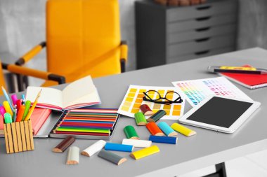 Tasarımcı çalışma yer, portre