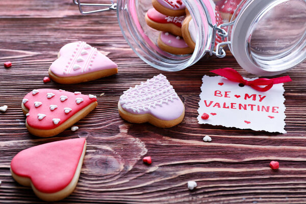 Застекленное печенье в форме сердца
