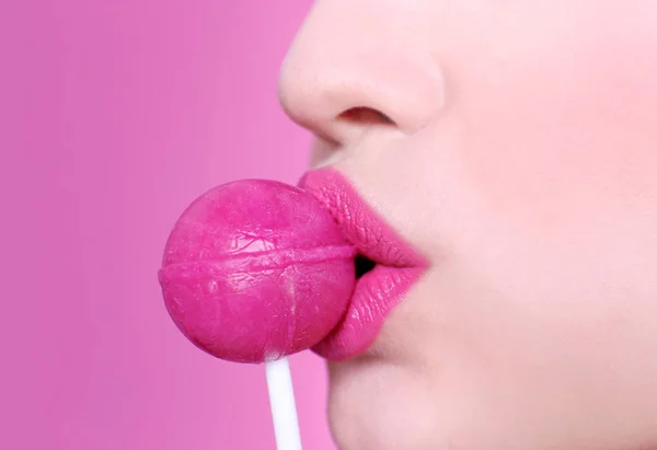 Beautiful young woman with lollipop — Stock Photo, Image