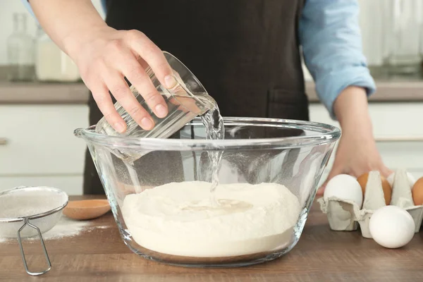 Woman making dough — Stock Photo, Image