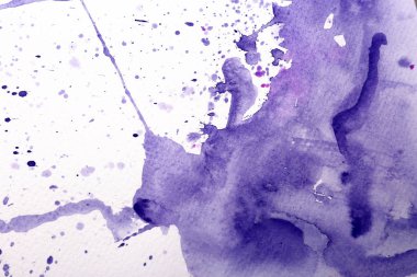 Lila suluboya sıçraması ile kağıt  