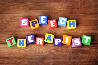 Metin ile renkli küpler  