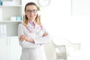 Genç kadın beslenme uzmanı