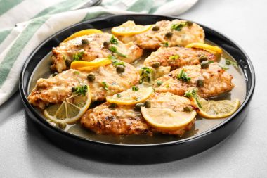 lezzetli İtalyan tavuk piccata