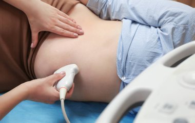 Hamile kadın geçiren ultrason tarama