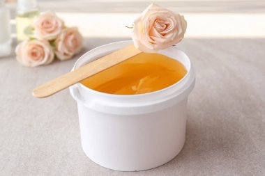 Hamur sugaring ile plastik kova