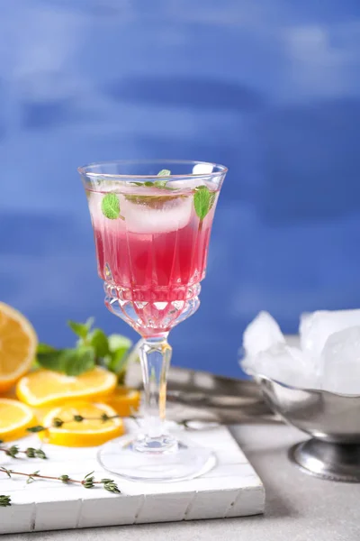 Copa de delicioso vino spritzer — Foto de Stock