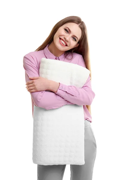 Mujer joven abrazando almohada ortopédica — Foto de Stock