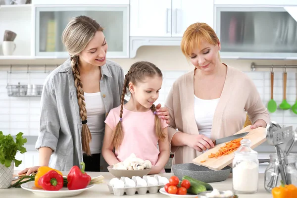 Woman with mother and daughter cooking — Stock Photo, Image