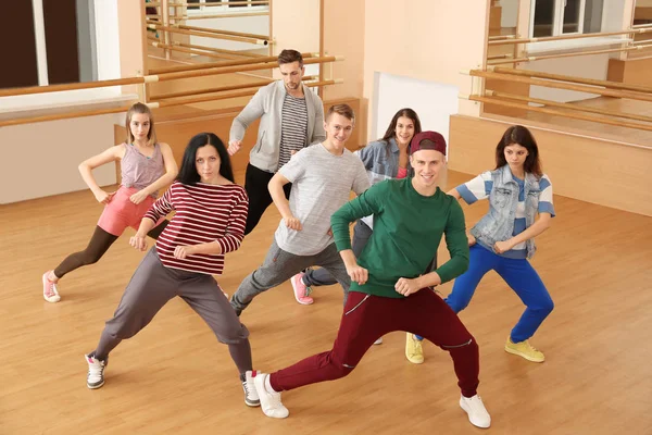 Grupo Jovens Dançarinos Hip Hop Estúdio — Fotografia de Stock