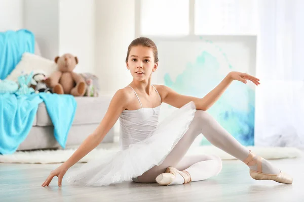 Unga vackra ballerina — Stockfoto