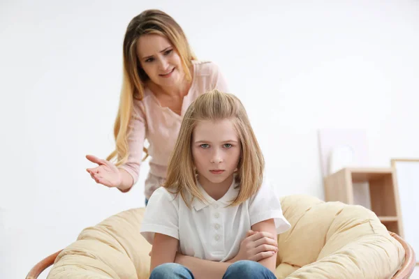 Quarrel between mother and daughter — Stock Photo, Image