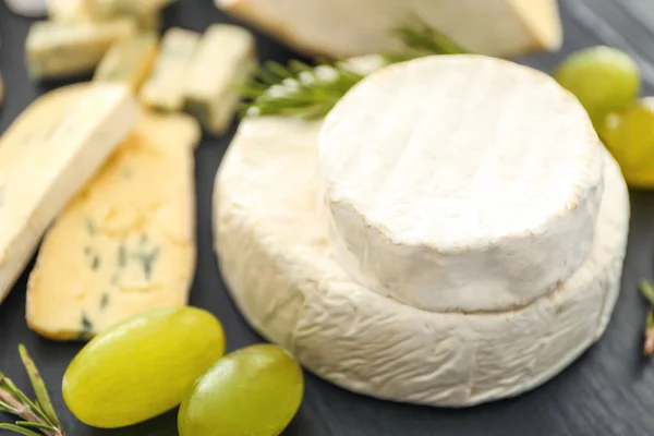 Delicious assorted cheese — Stock Photo, Image