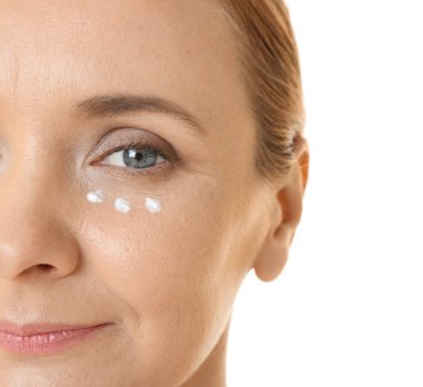kadın Anti-Aging Krem uygulamak