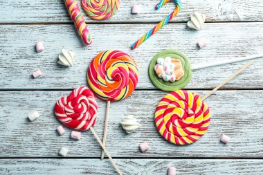 Lezzetli renkli lolipop ile kompozisyon