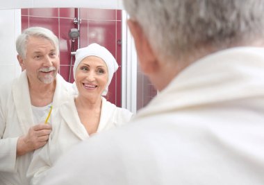 tatlı yaşlı çift 