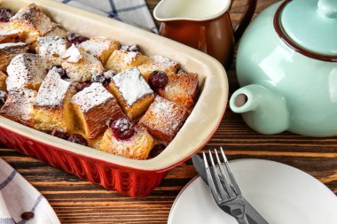 Taze pişmiş ekmek pudding 