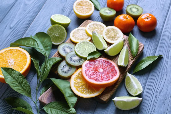 Hermosa composición de frutas tropicales — Foto de Stock
