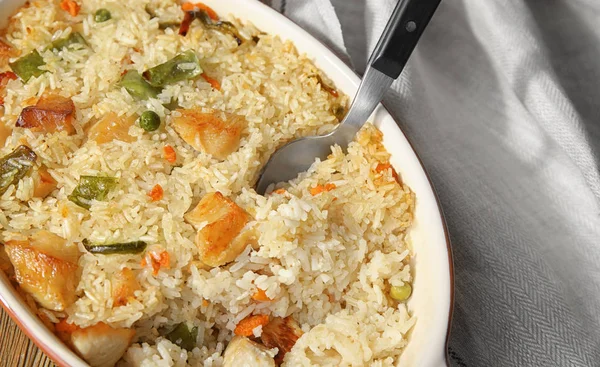 Rice and chicken with vegetables — Stock Photo, Image