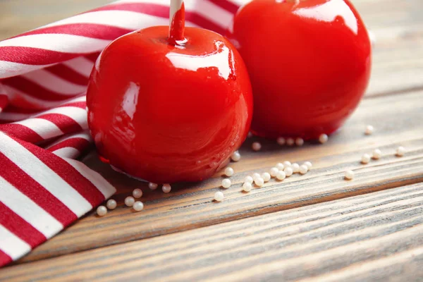 Вкусные ирисовые яблоки — стоковое фото