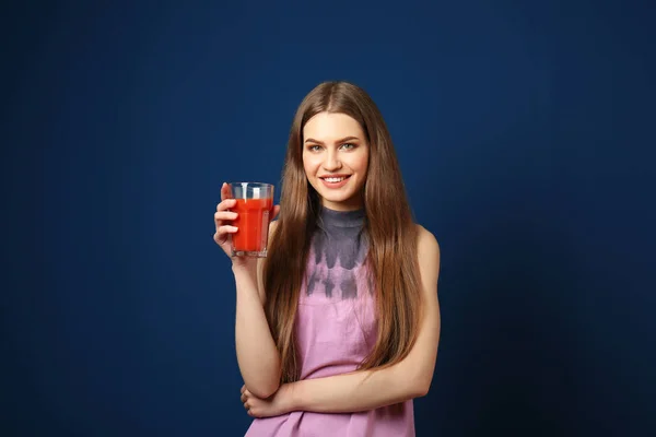 Woman with glass of fresh juice — Stock Photo, Image