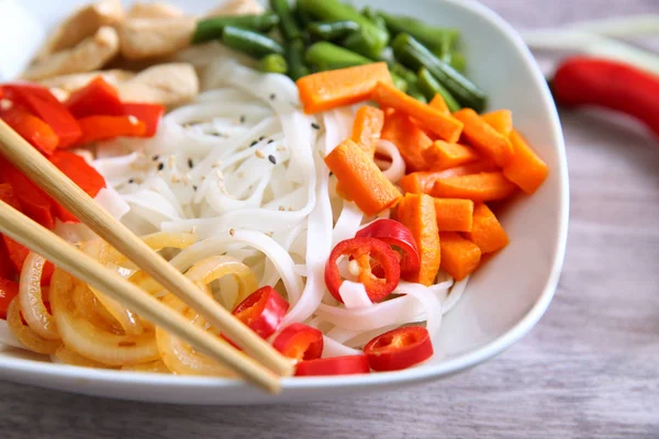 맛 있는 쌀 국수 접시 — 스톡 사진