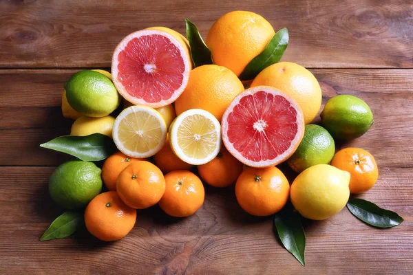 Bela composição de frutas tropicais — Fotografia de Stock