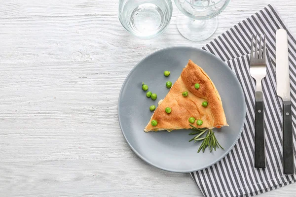 Pedazo de pastel de pollo — Foto de Stock