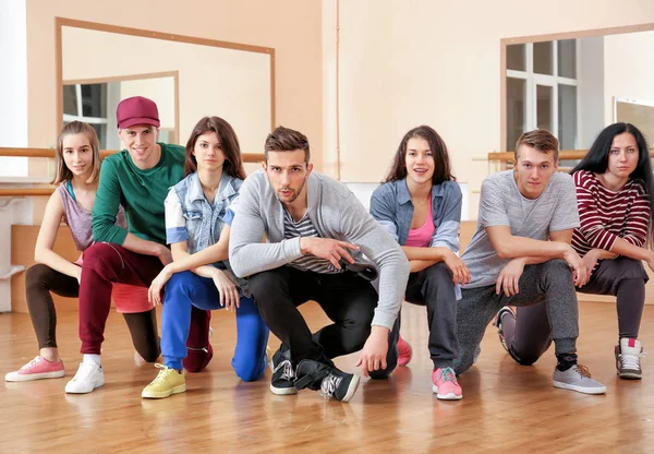 Grupo Jovens Dançarinos Hip Hop Estúdio — Fotografia de Stock