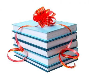 Kurdele ile kitap yığını