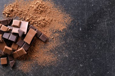 barras de chocolate picados  