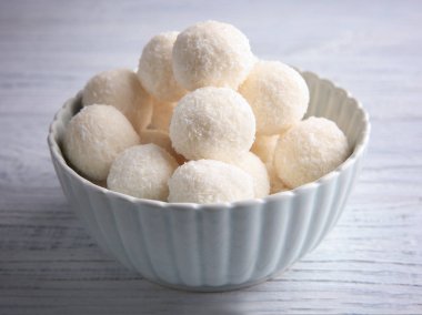 Hindistan cevizi pul şekerler