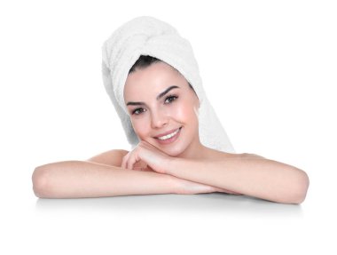 sonra banyo güzel bir genç kadın  