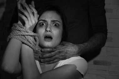 Bağlı el şiddete, closeup tabi olan kadın