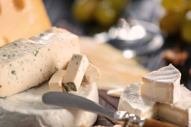 Farklı peynir türleri.  