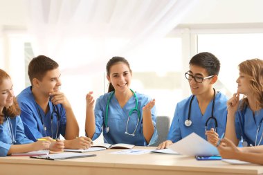 Grup tıbbi öğrenci ders kapalı olması