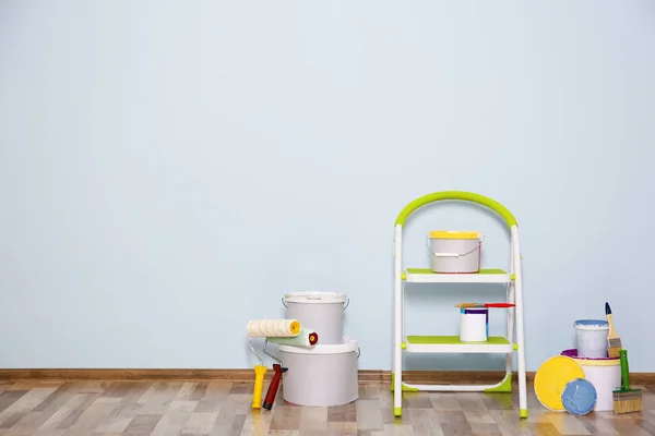 Set for wall painting in empty room — Stock Photo, Image