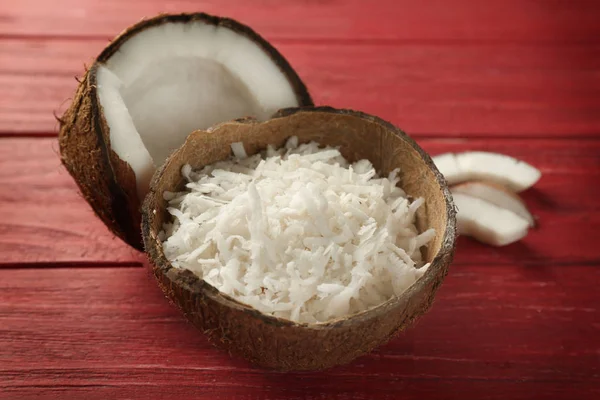 Cocco grattugiato in guscio — Foto Stock