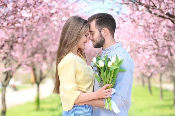 Ung härlig par — Stockfoto