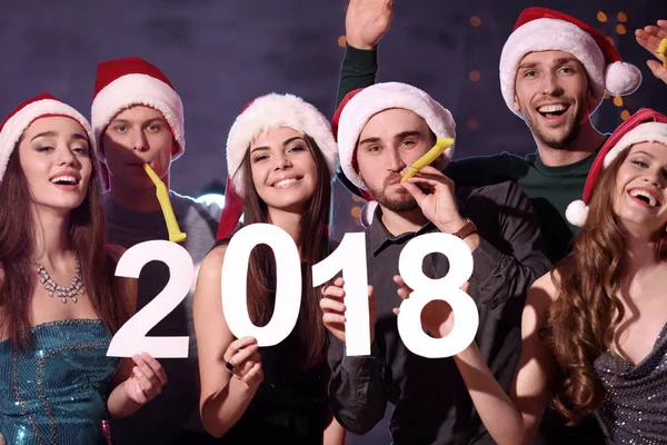 Amici che celebrano il Natale — Foto Stock