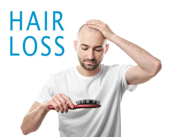 Concepto de pérdida de cabello. Hombre con cepillo sobre fondo blanco —  Fotos de Stock
