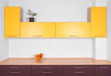 Modern mutfağın içi.